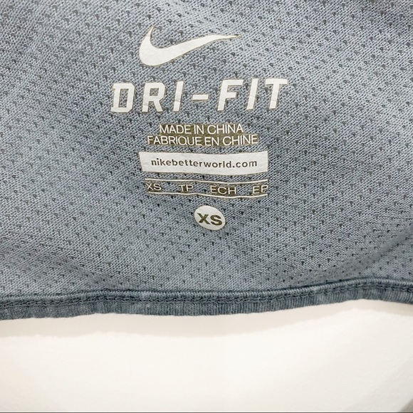 COPY - NIKE Gray Geometric Sleeveless Top with Peekabook Back Size XS - Picture 6 of 7